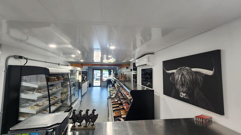 Comptoir de charcuterie de la Boucherie Thibault