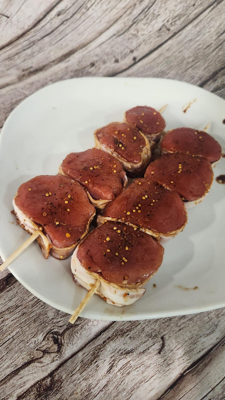 Brochettes de filet enrobé de bacon, épicées