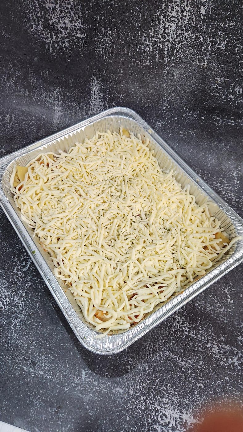 Lasagne familiale maison montée, prête à enfourner