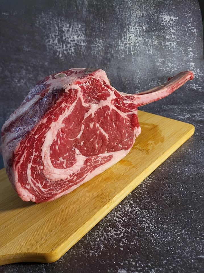 Steak tomahawk de bœuf, coupé à la Boucherie Thibault